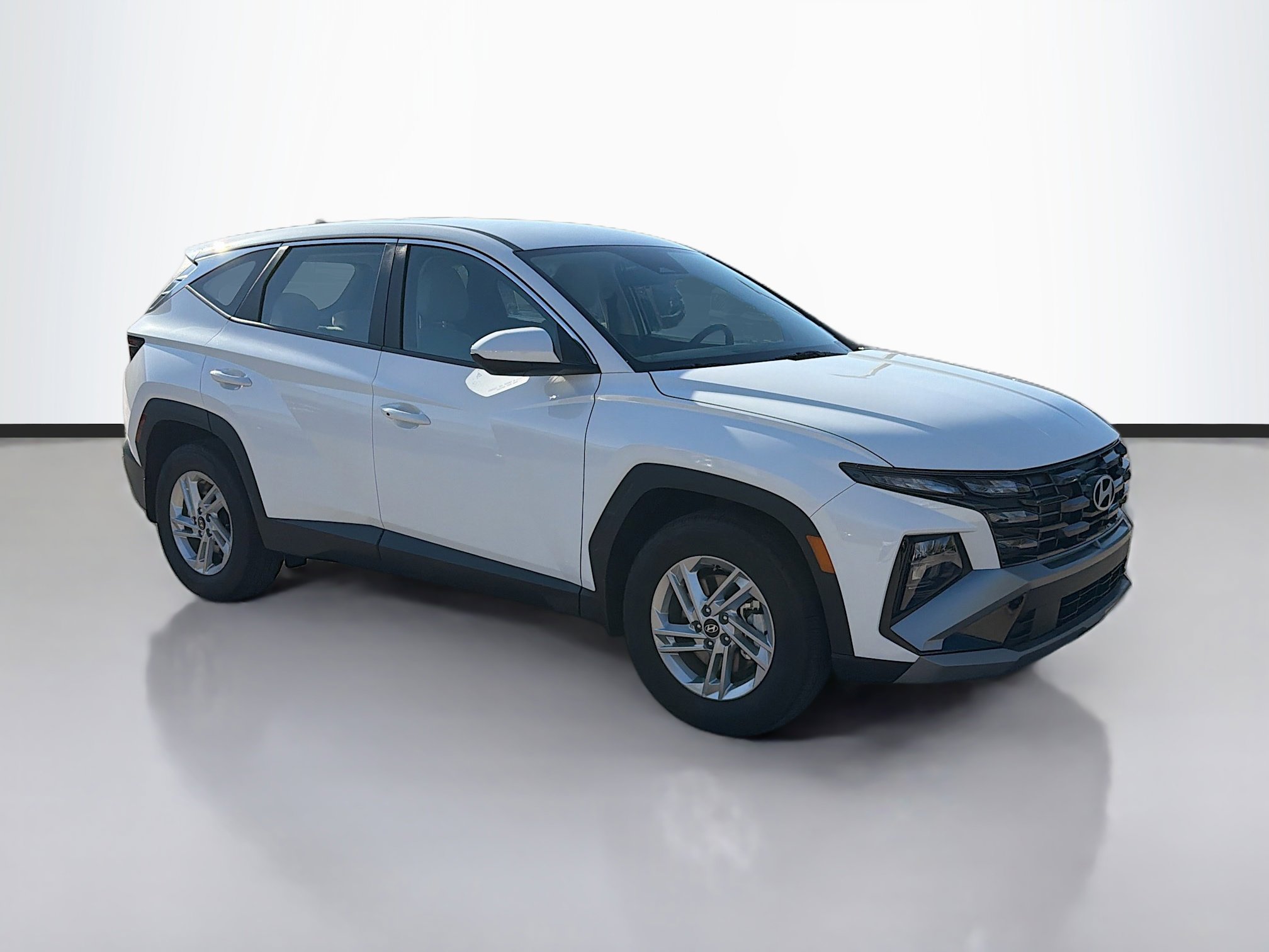 Used 2025 Hyundai Tucson SE image 1