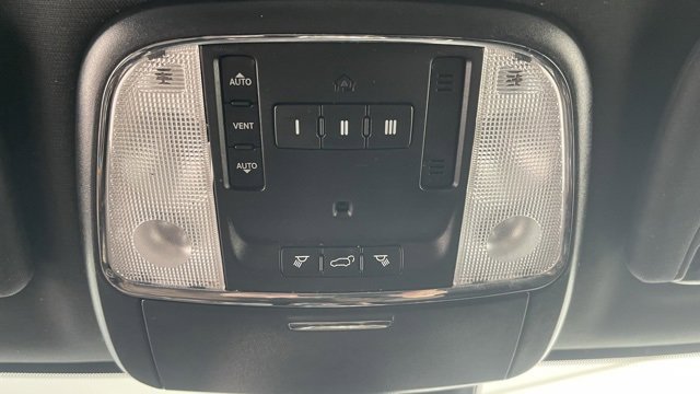 Used 2017 Jeep Grand Cherokee Limited image 42