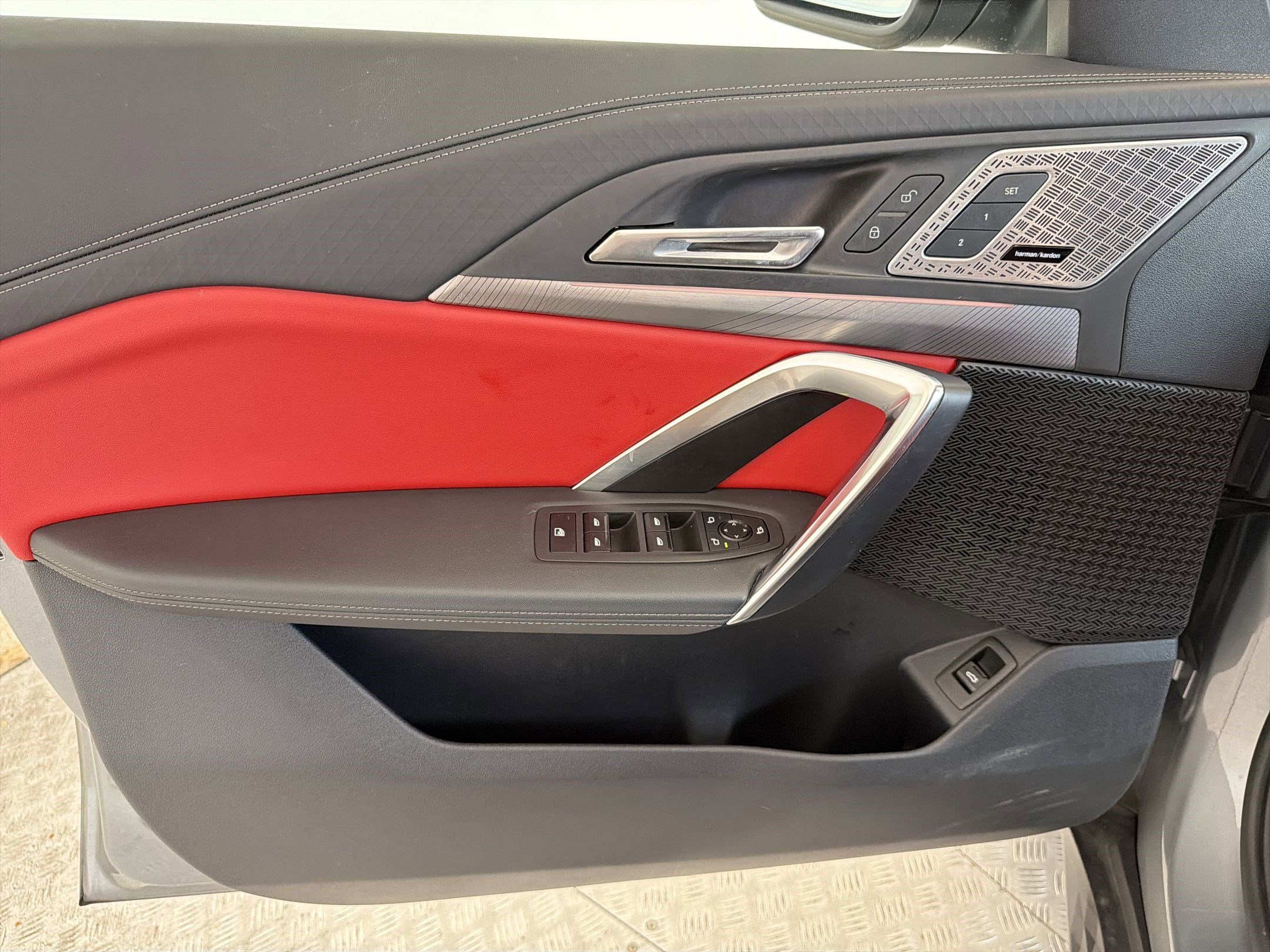 Used 2025 BMW X2 xDrive28i w/ Premium Package image 13