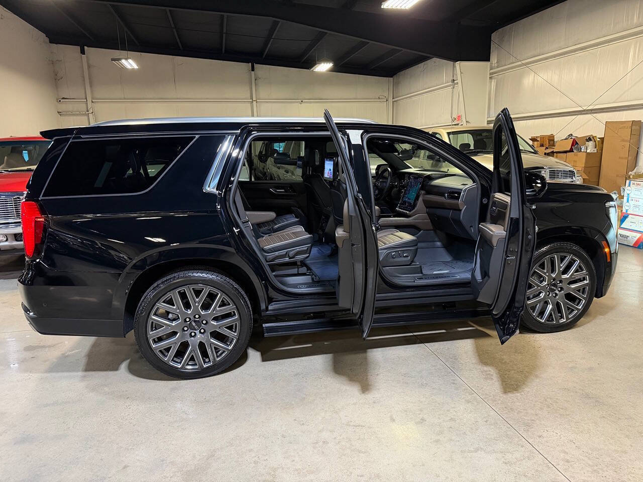 Used 2026 GMC Yukon Denali Ultimate AWD/4WD image 32