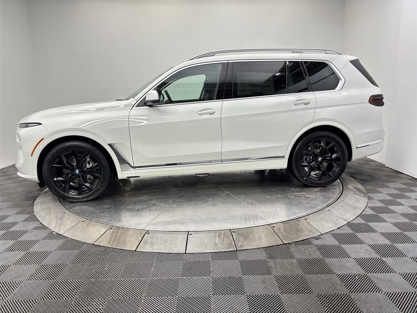 New 2026 BMW X7 xDrive40i w/ Premium Package image 16