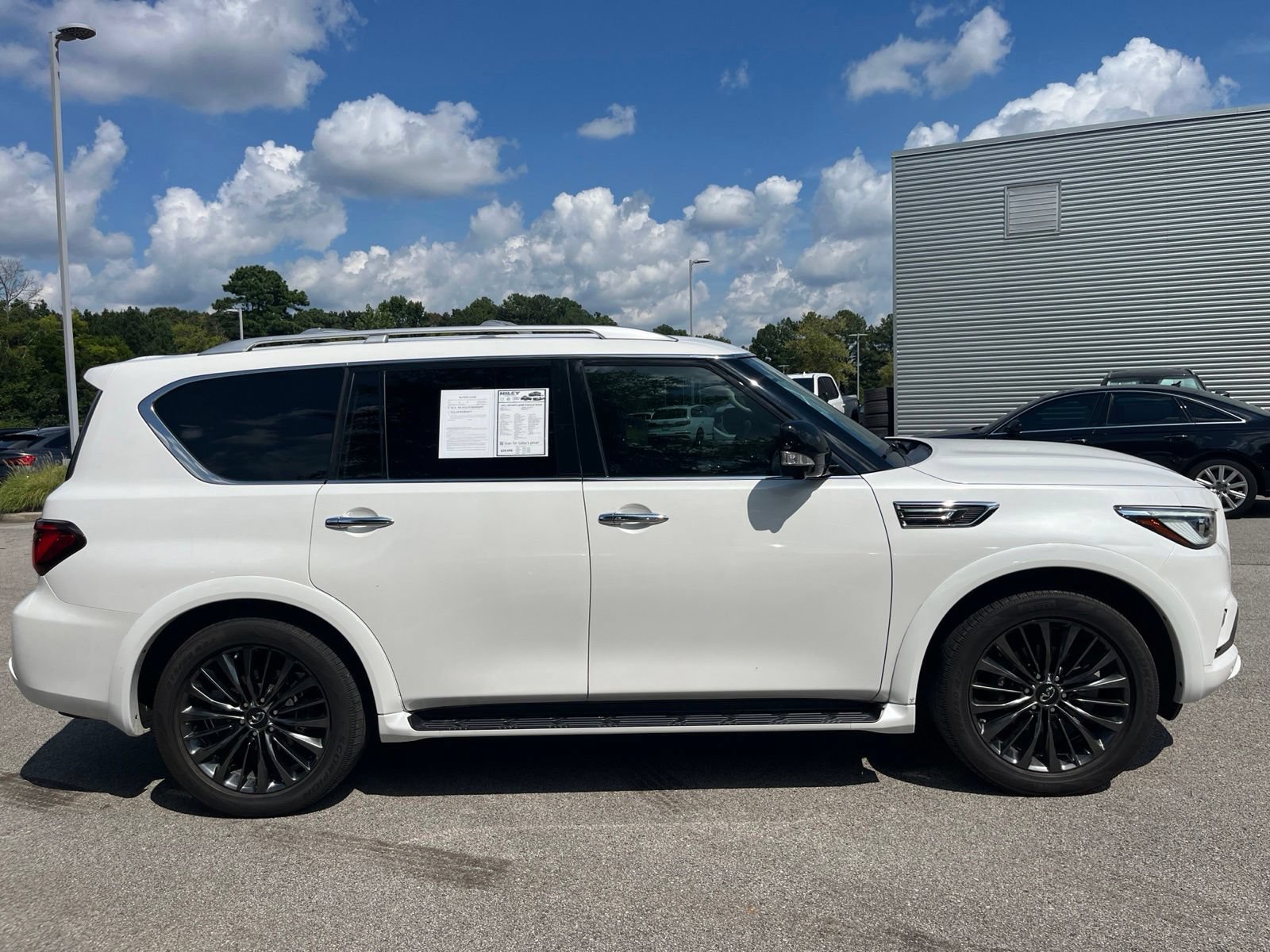 Used 2021 INFINITI QX80 Premium Select w/ All-Season Package RWD image 4