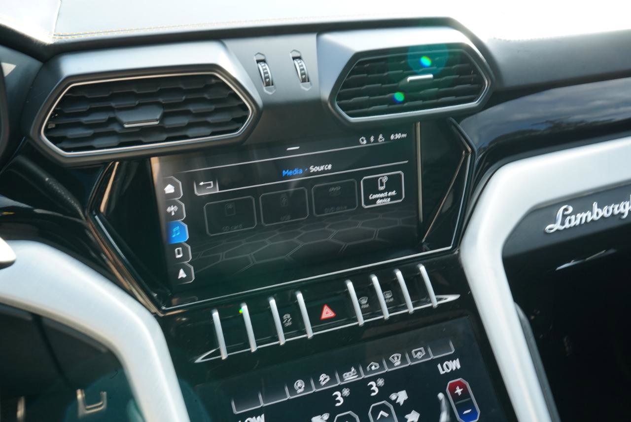 Used 2020 Lamborghini Urus AWD/4WD image 37