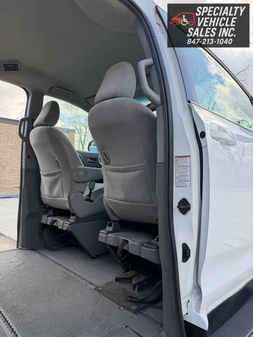 Used 2017 Toyota Sienna LE image 21