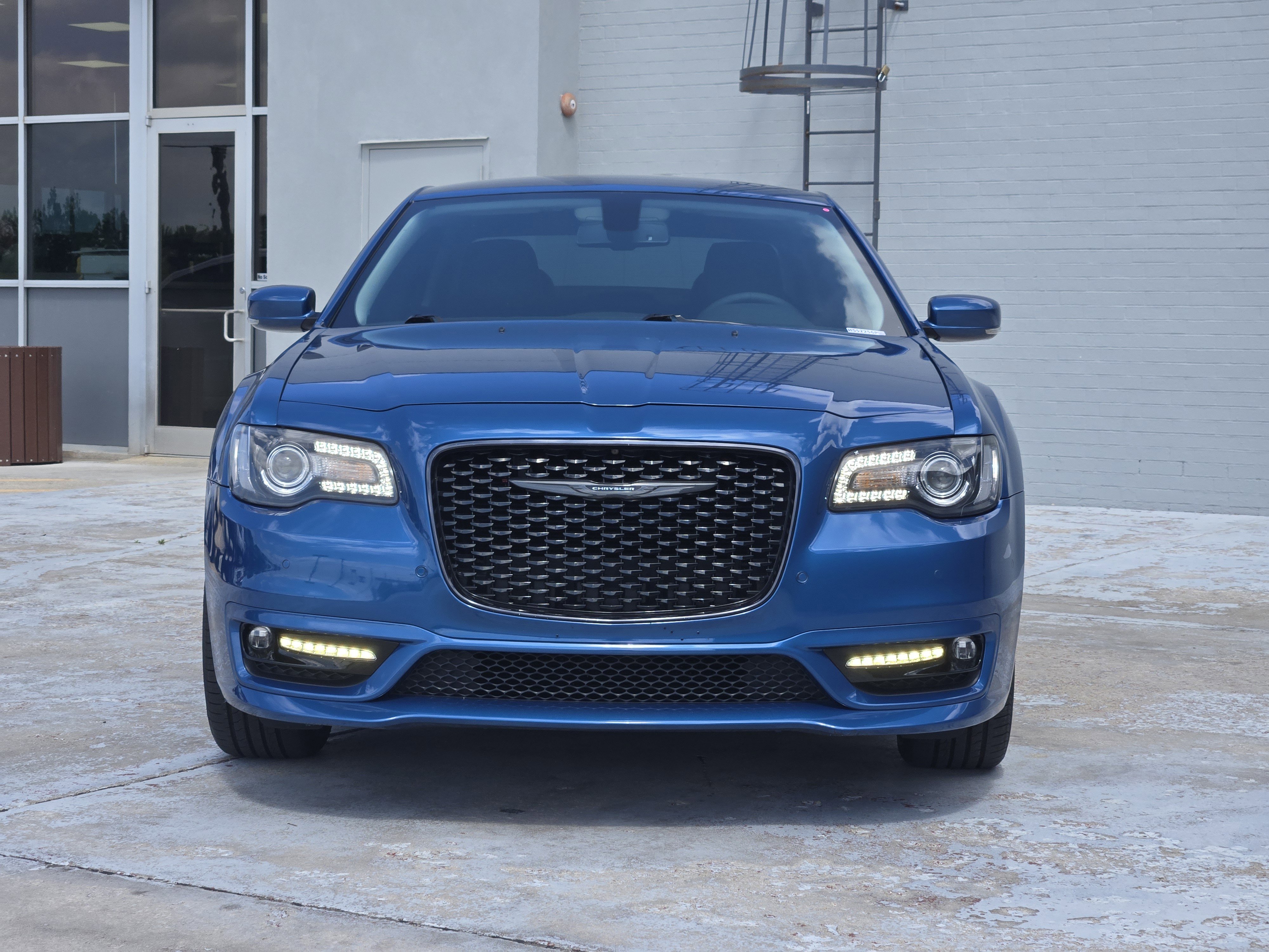 Used 2023 Chrysler 300 Touring L w/ Comfort Group RWD image 3