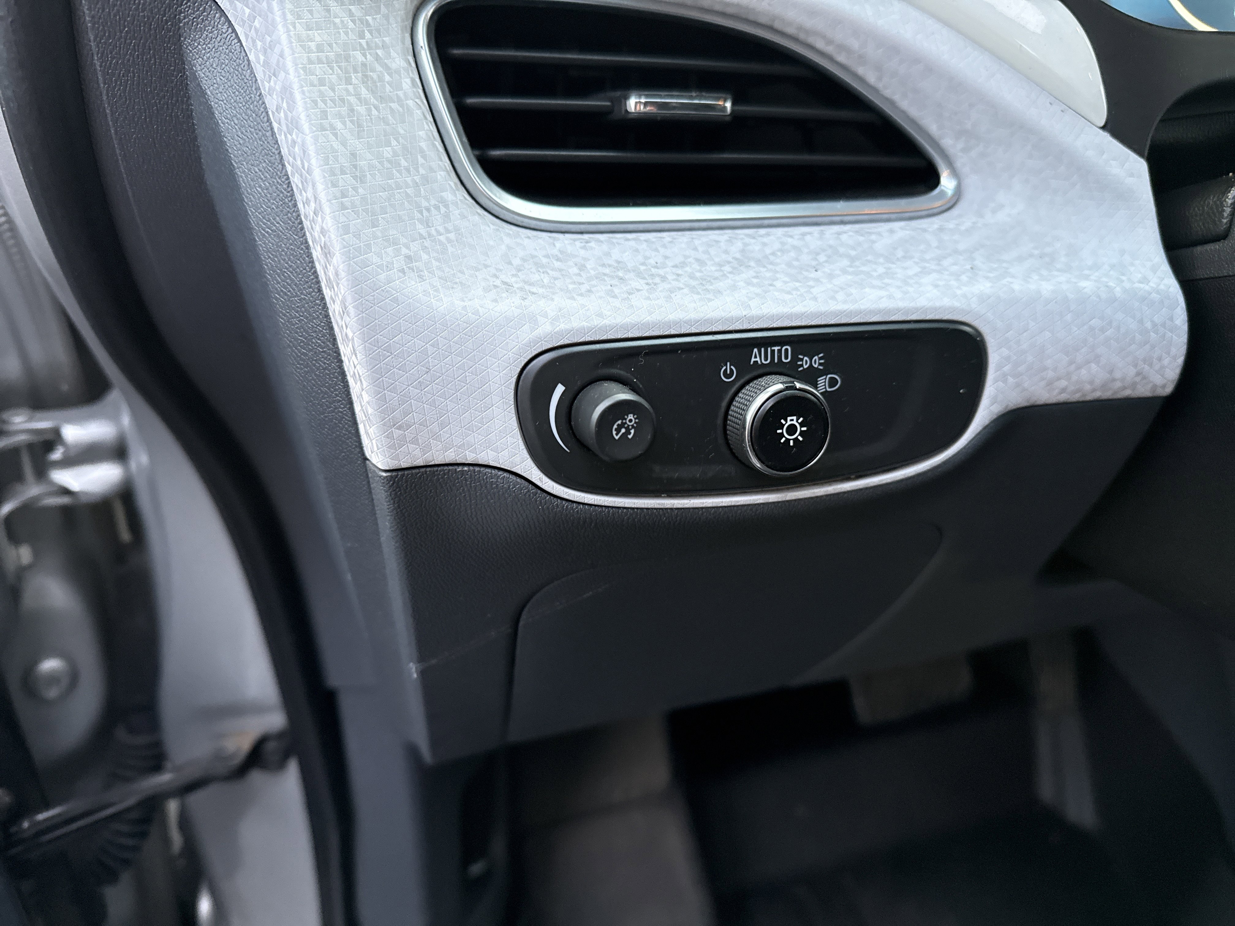 Used 2017 Chevrolet Bolt Premier w/ Driver Confidence II Package image 16