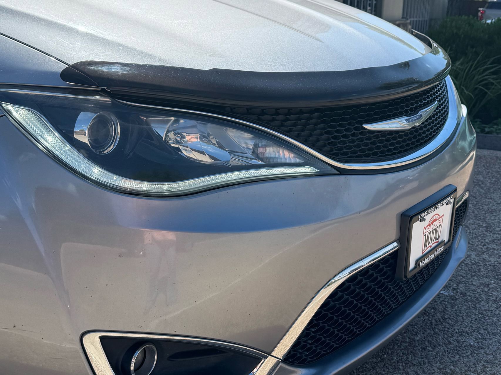 Used 2020 Chrysler Pacifica Limited FWD image 2