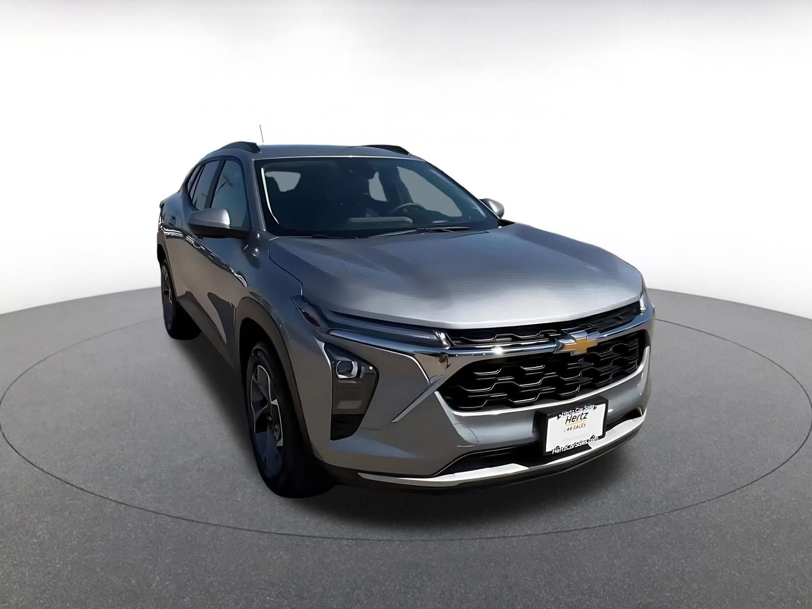 Used 2025 Chevrolet Trax LT FWD image 3