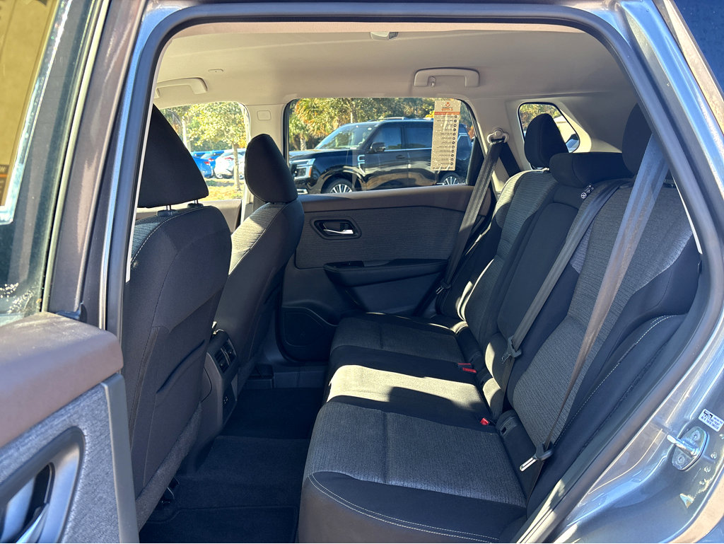 Used 2022 Nissan Rogue SV image 23