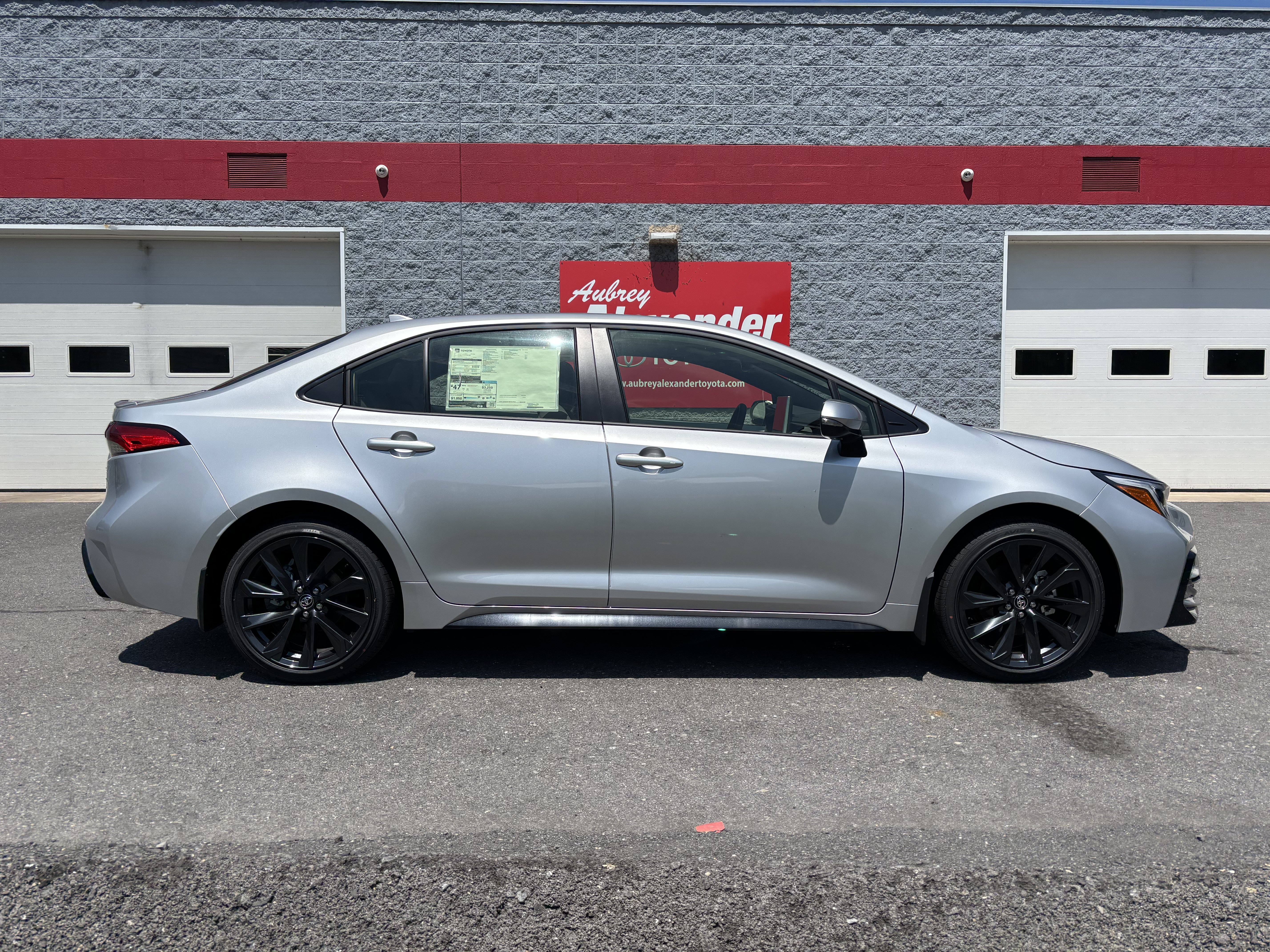 New 2026 Toyota Corolla SE w/ SE Premium Package FWD image 2