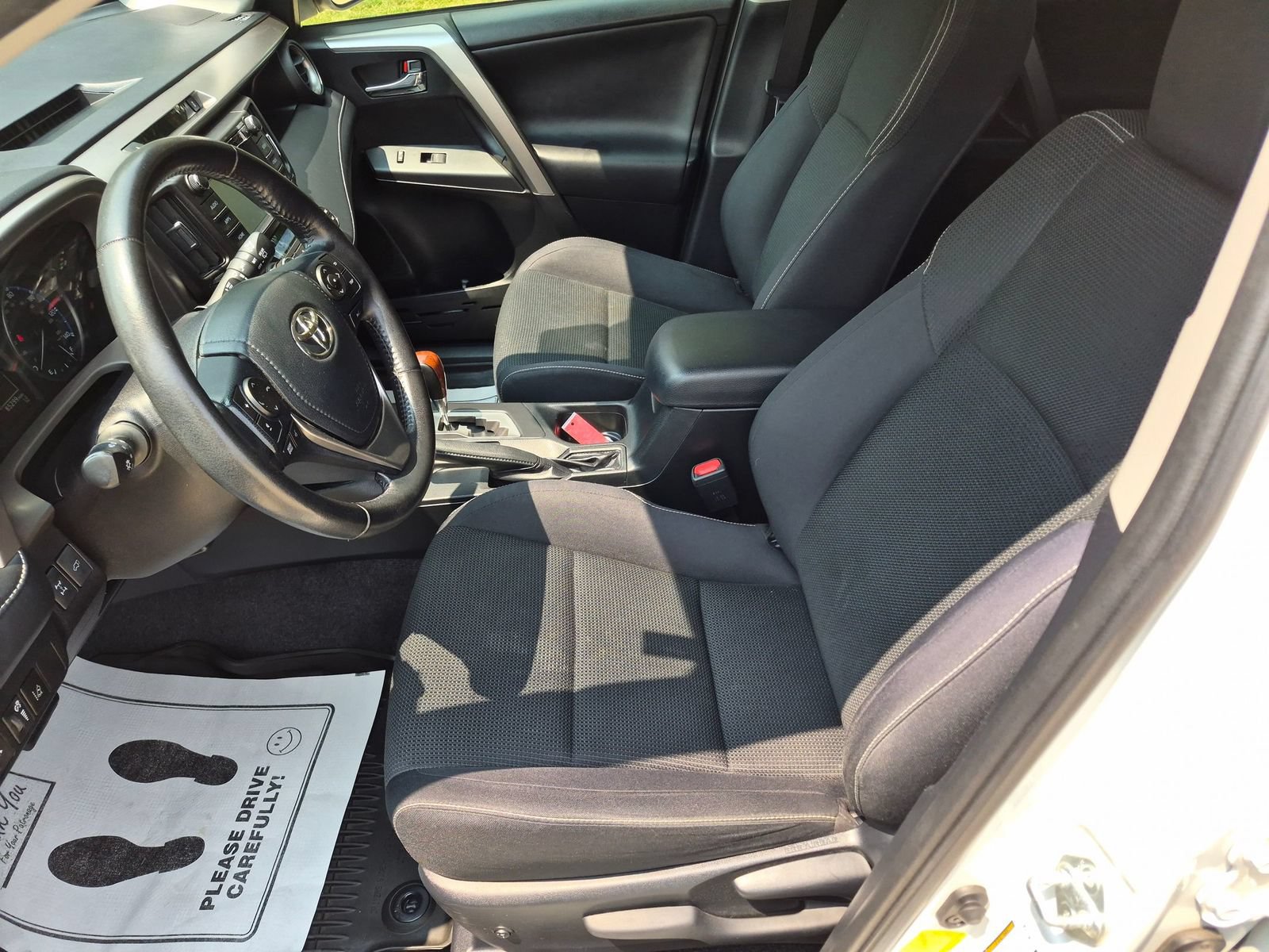 Used 2017 Toyota RAV4 XLE AWD/4WD image 25