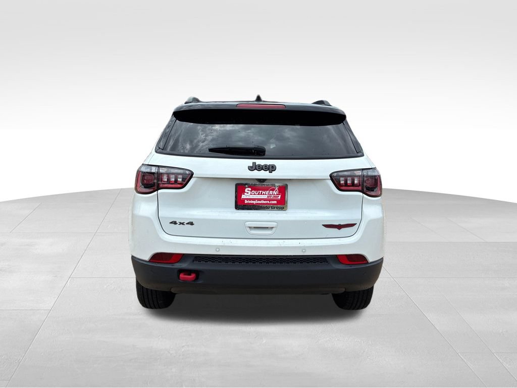 Used 2024 Jeep Compass Trailhawk AWD/4WD image 4