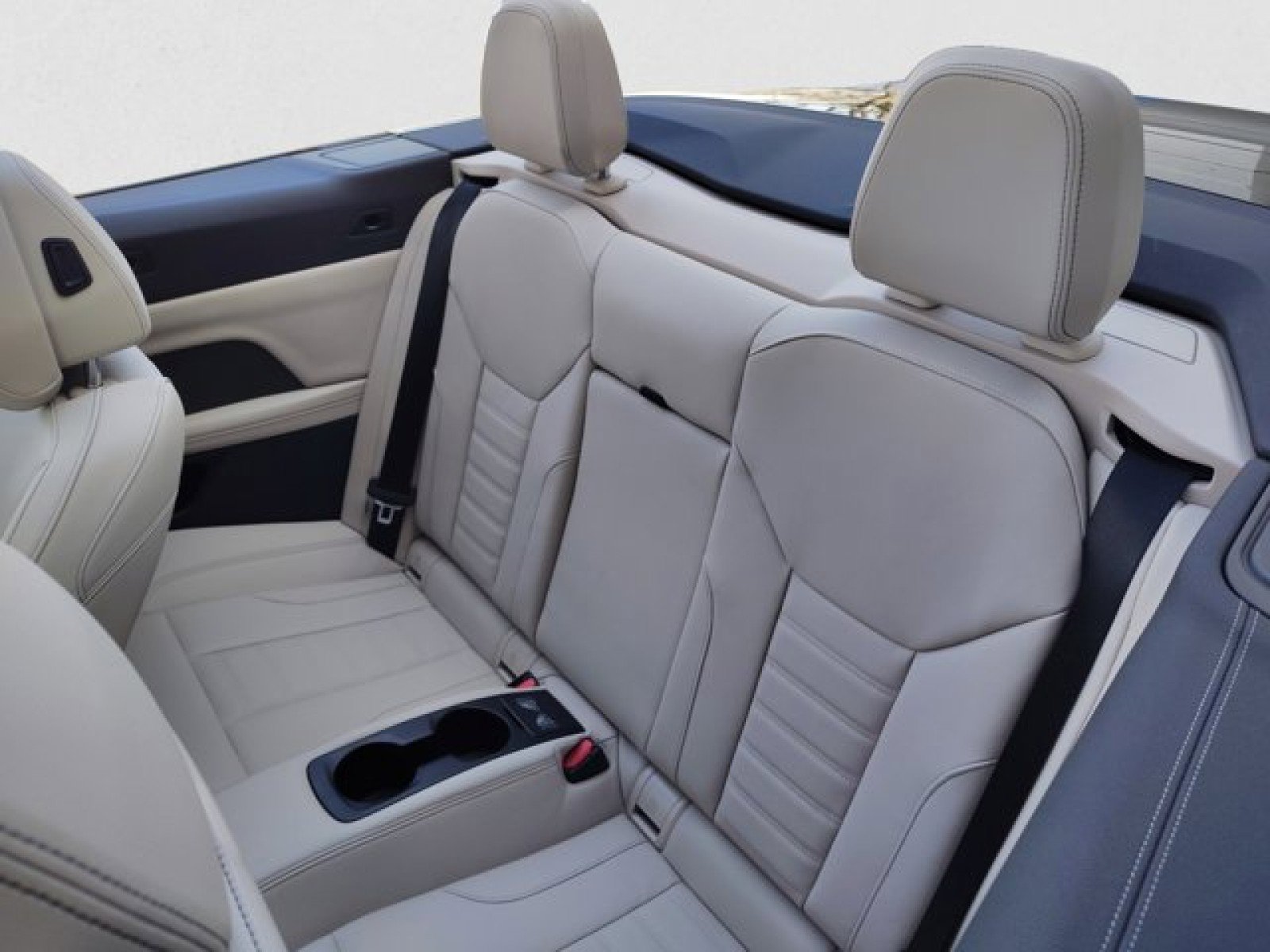 Used 2024 BMW M440i Convertible w/ Premium Package image 19