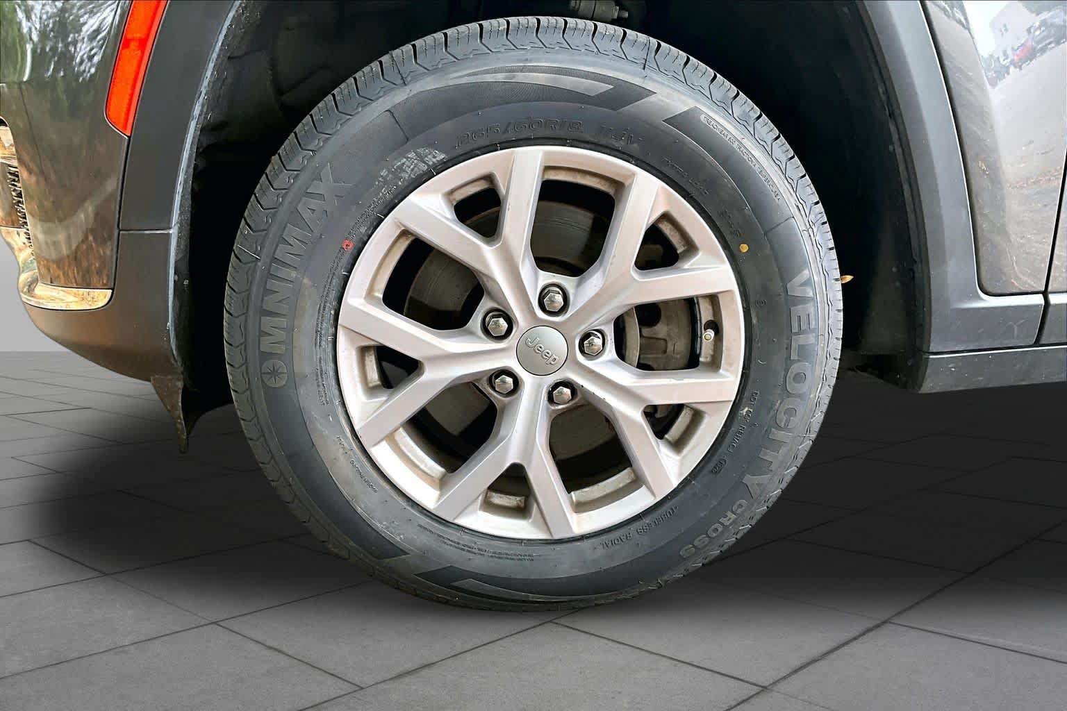 Used 2022 Jeep Grand Cherokee L Limited RWD image 11
