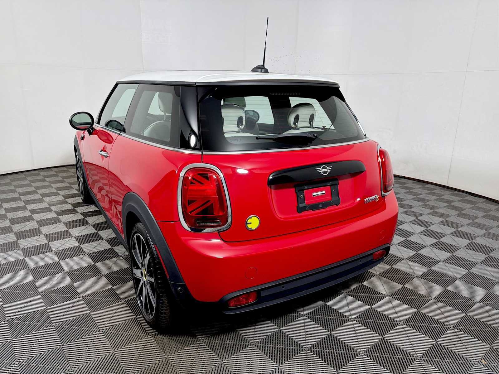 Used 2024 MINI Cooper SE FWD image 5