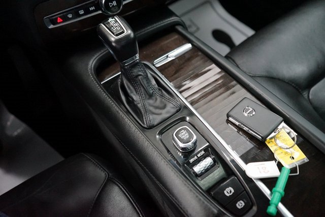 Used 2019 Volvo XC90 T5 Momentum w/ Protection Package image 41