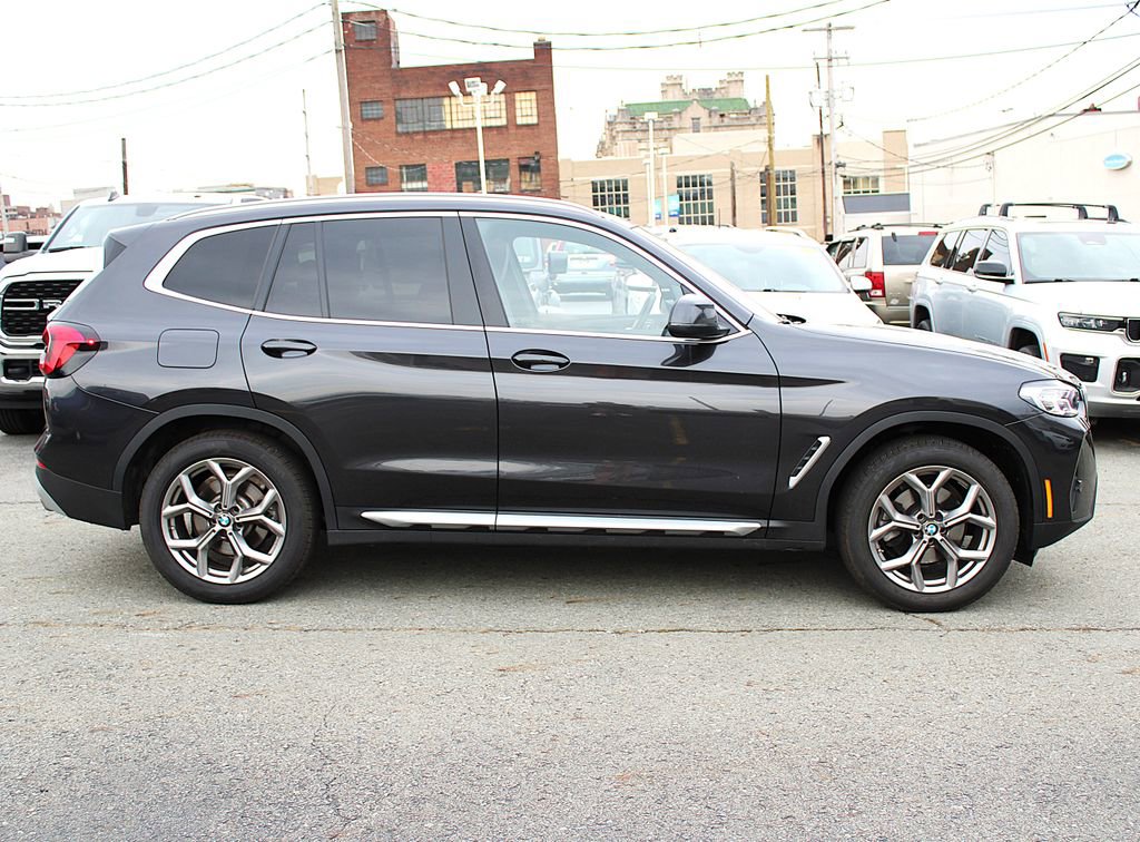 Used 2024 BMW X3 xDrive30i w/ Premium Package w/ZPA AWD/4WD image 3