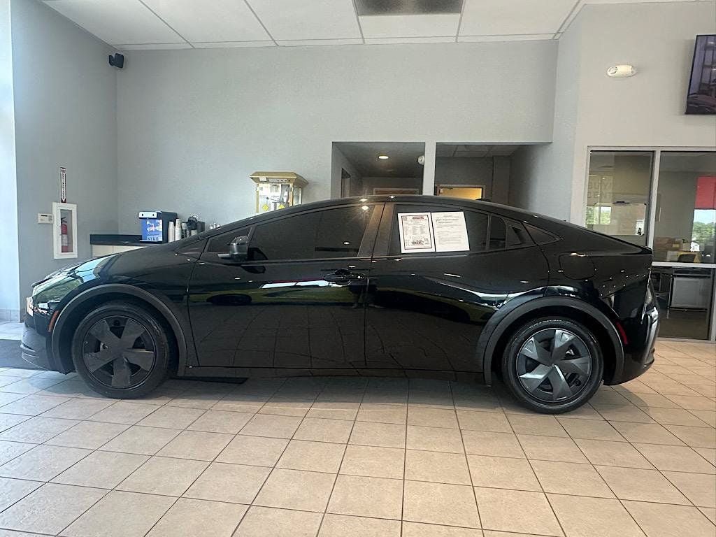 Certified 2025 Toyota Prius LE FWD image 2