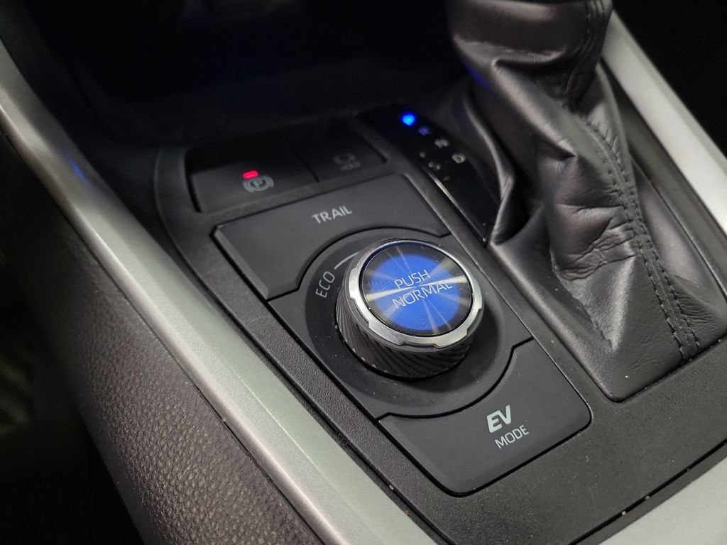 Used 2024 Toyota RAV4 XSE AWD/4WD image 15