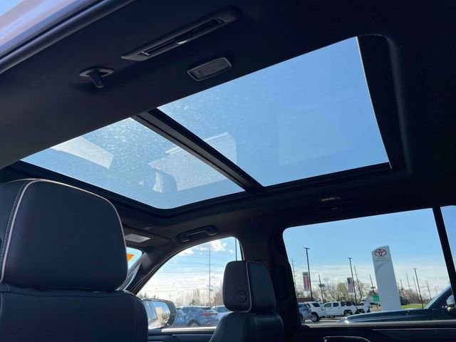 Used 2023 GMC Yukon XL SLT image 23