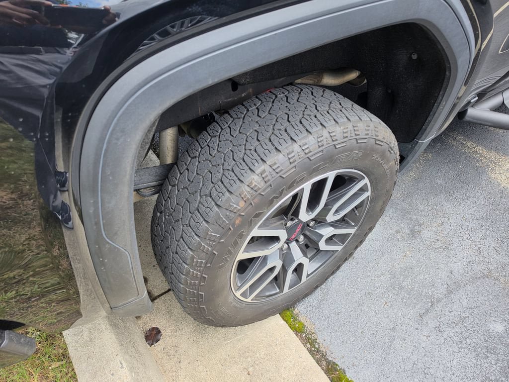 Used 2024 GMC Sierra 1500 AT4 w/ AT4 Premium Package AWD/4WD image 8
