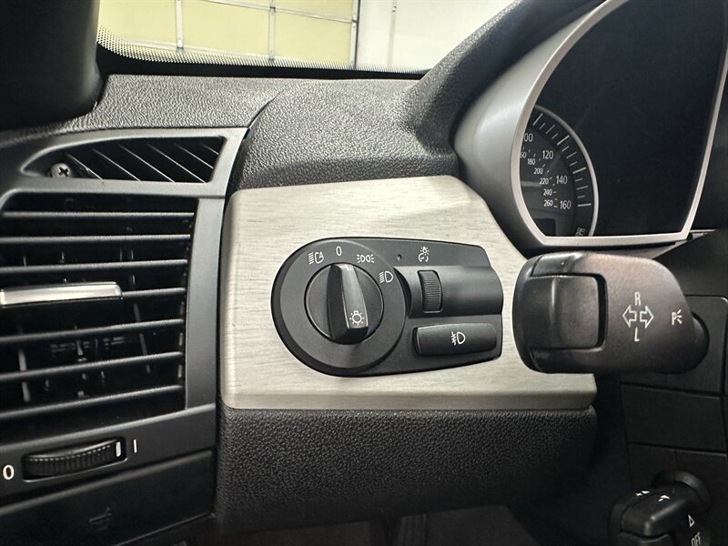 Used 2005 BMW Z4 3.0i RWD image 27