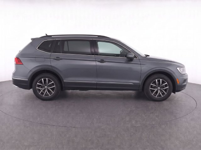 Certified 2021 Volkswagen Tiguan SE w/ Panoramic Sunroof Package AWD/4WD image 8