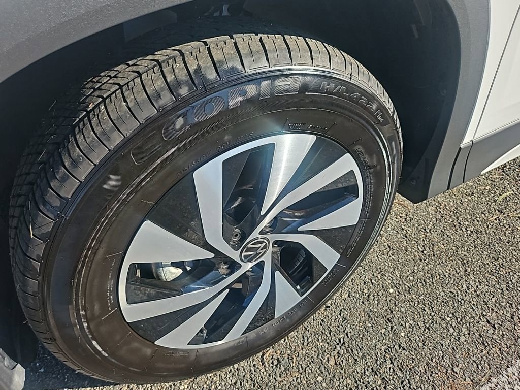 Certified 2025 Volkswagen Tiguan S image 5