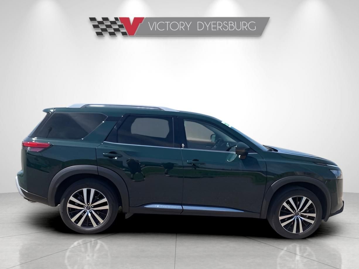 Used 2025 Nissan Pathfinder Platinum w/ Black Appearance Package image 9