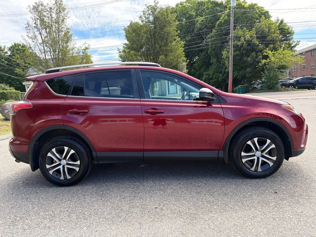 Used 2018 Toyota RAV4 LE AWD/4WD image 7