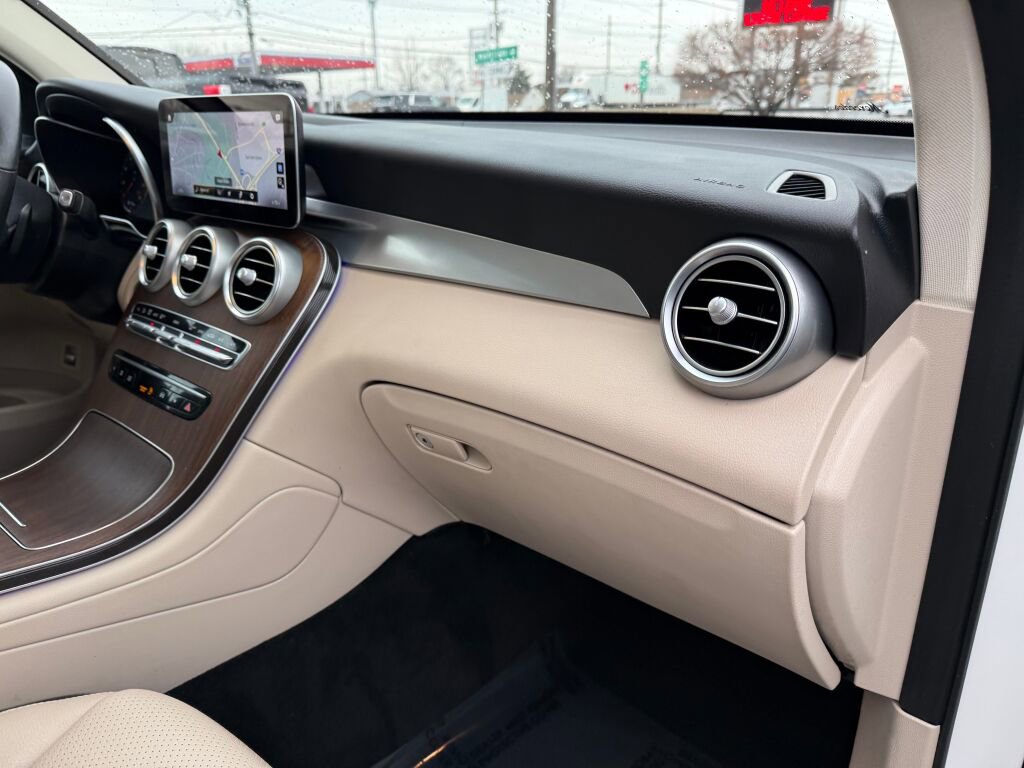 Used 2021 Mercedes-Benz GLC 300 4MATIC image 29