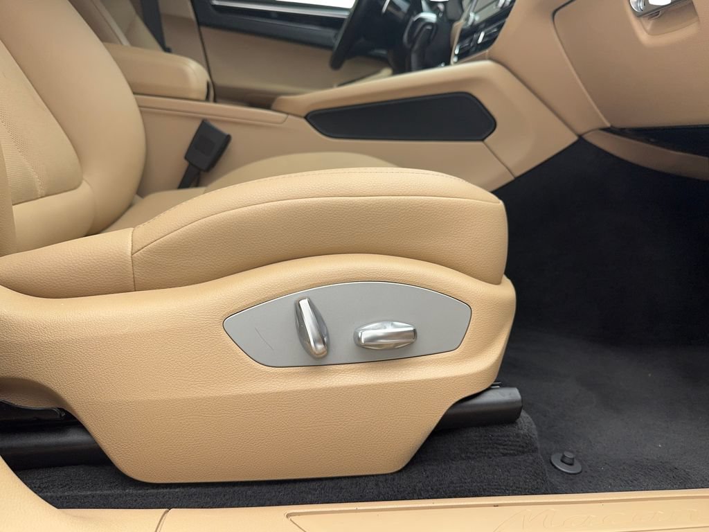 Used 2022 Porsche Macan AWD/4WD image 33