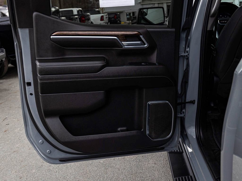 Used 2024 GMC Sierra 1500 Elevation w/ LPO, Elevation Black Package AWD/4WD image 13