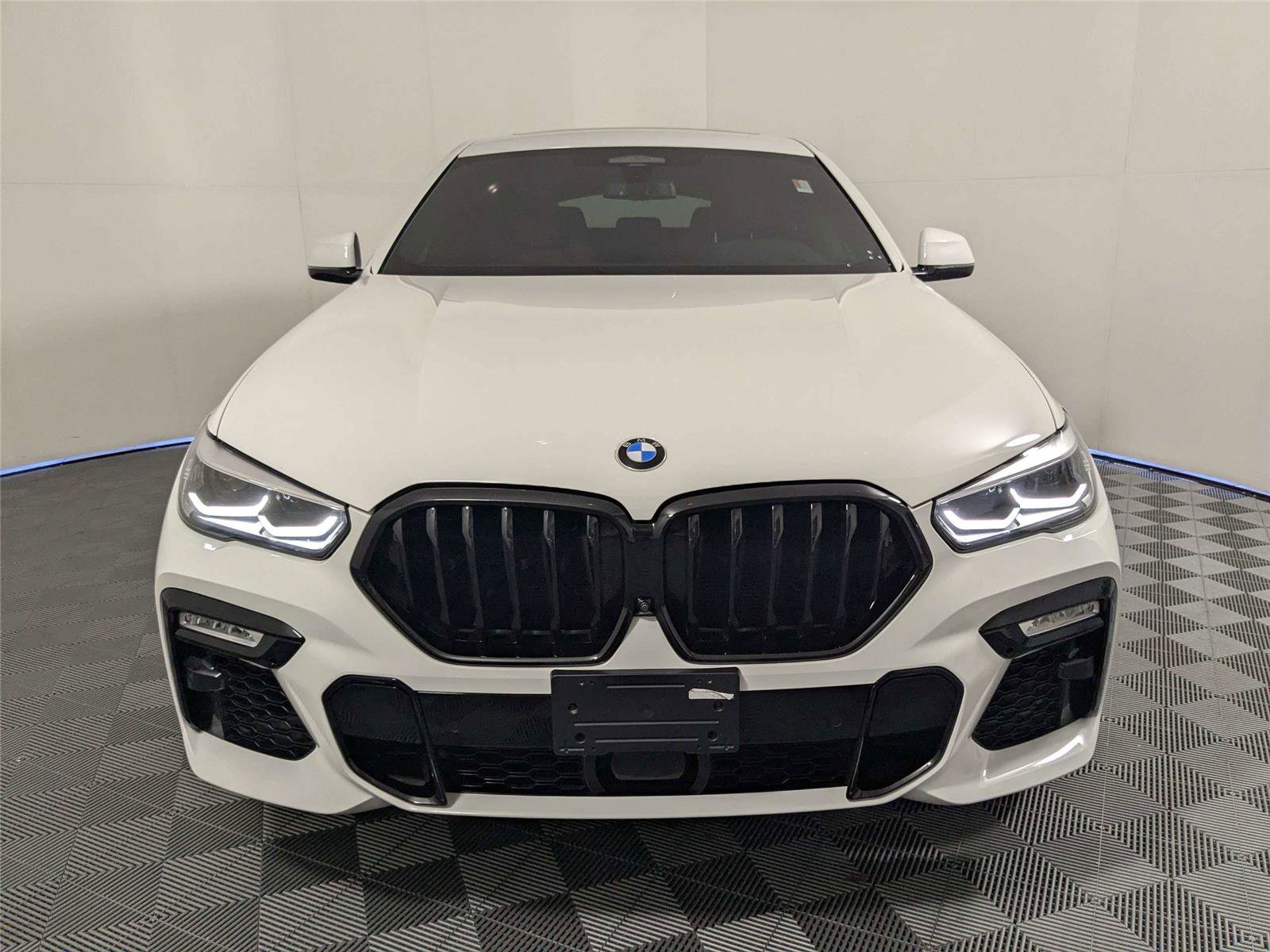 Used 2020 BMW X6 sDrive40i w/ M Sport Package image 3