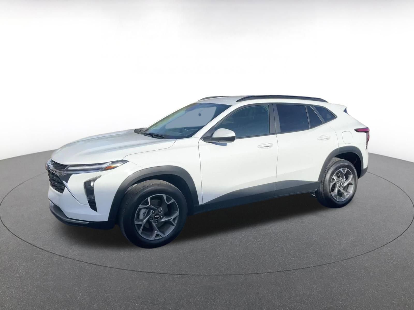 Used 2025 Chevrolet Trax LT FWD image 7