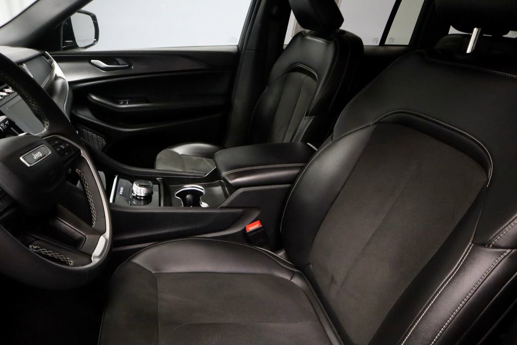 Used 2024 Jeep Grand Cherokee Altitude image 25