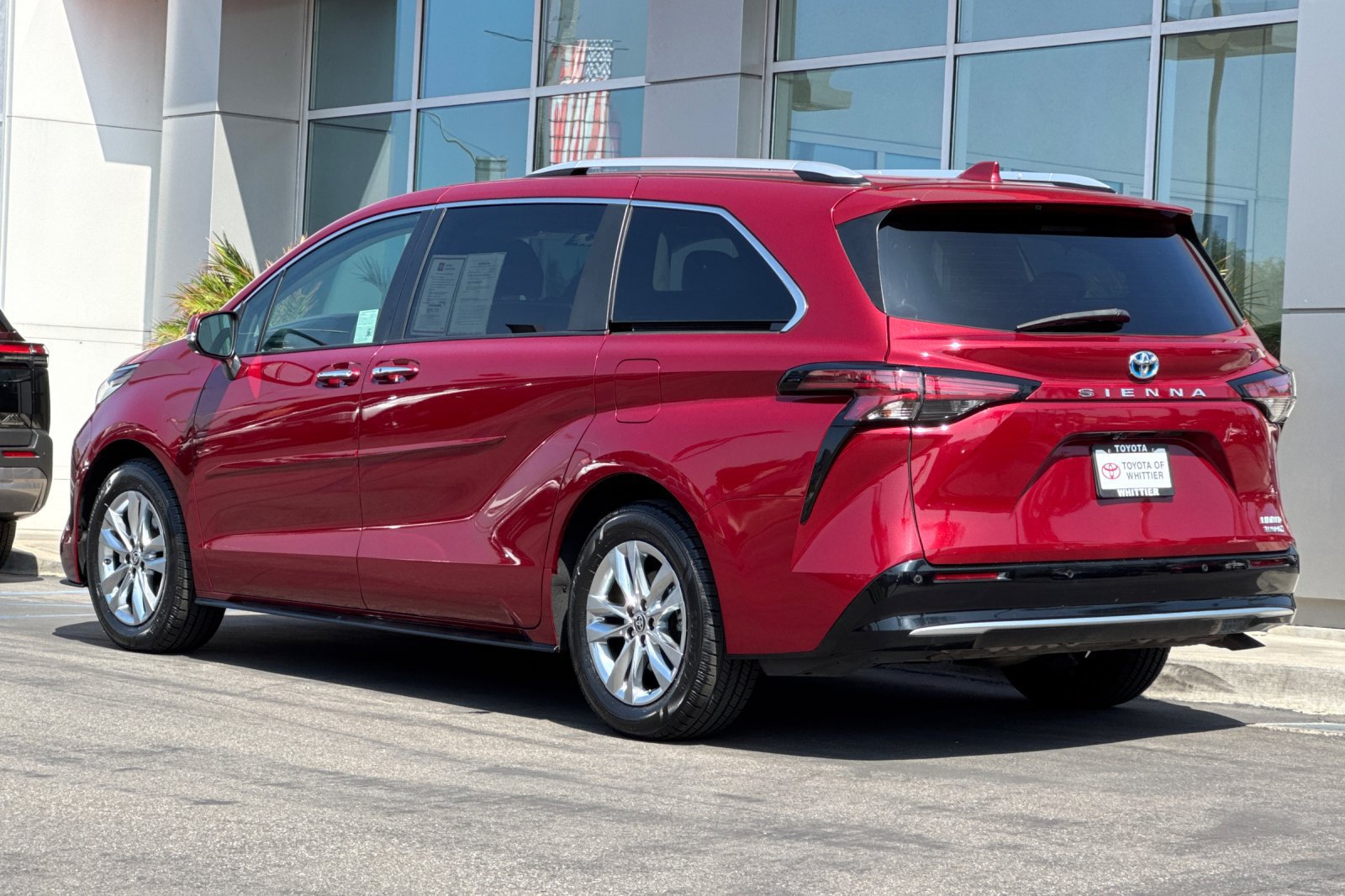 Certified 2024 Toyota Sienna Limited FWD image 8