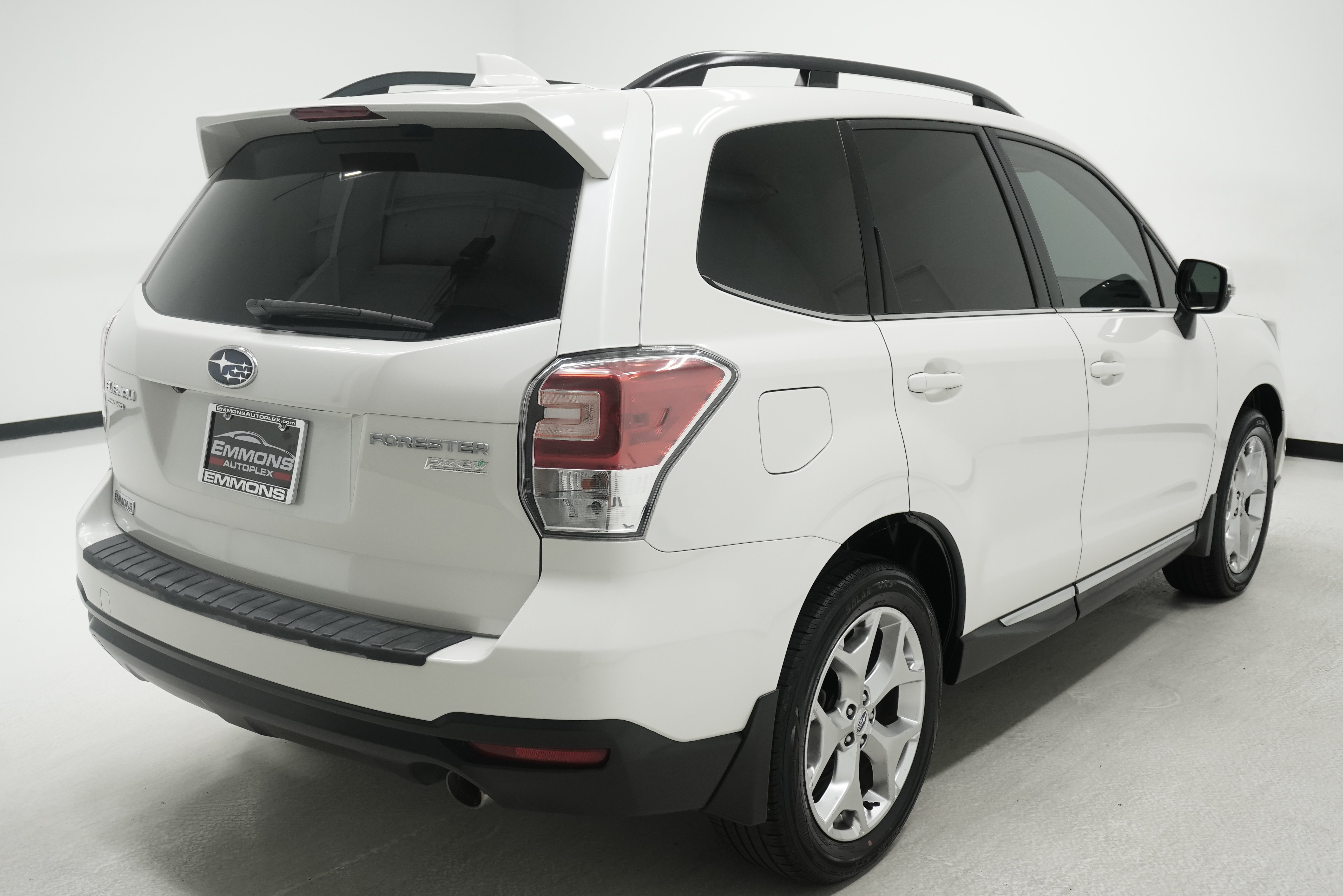 Used 2017 Subaru Forester 2.5i Touring AWD/4WD image 4
