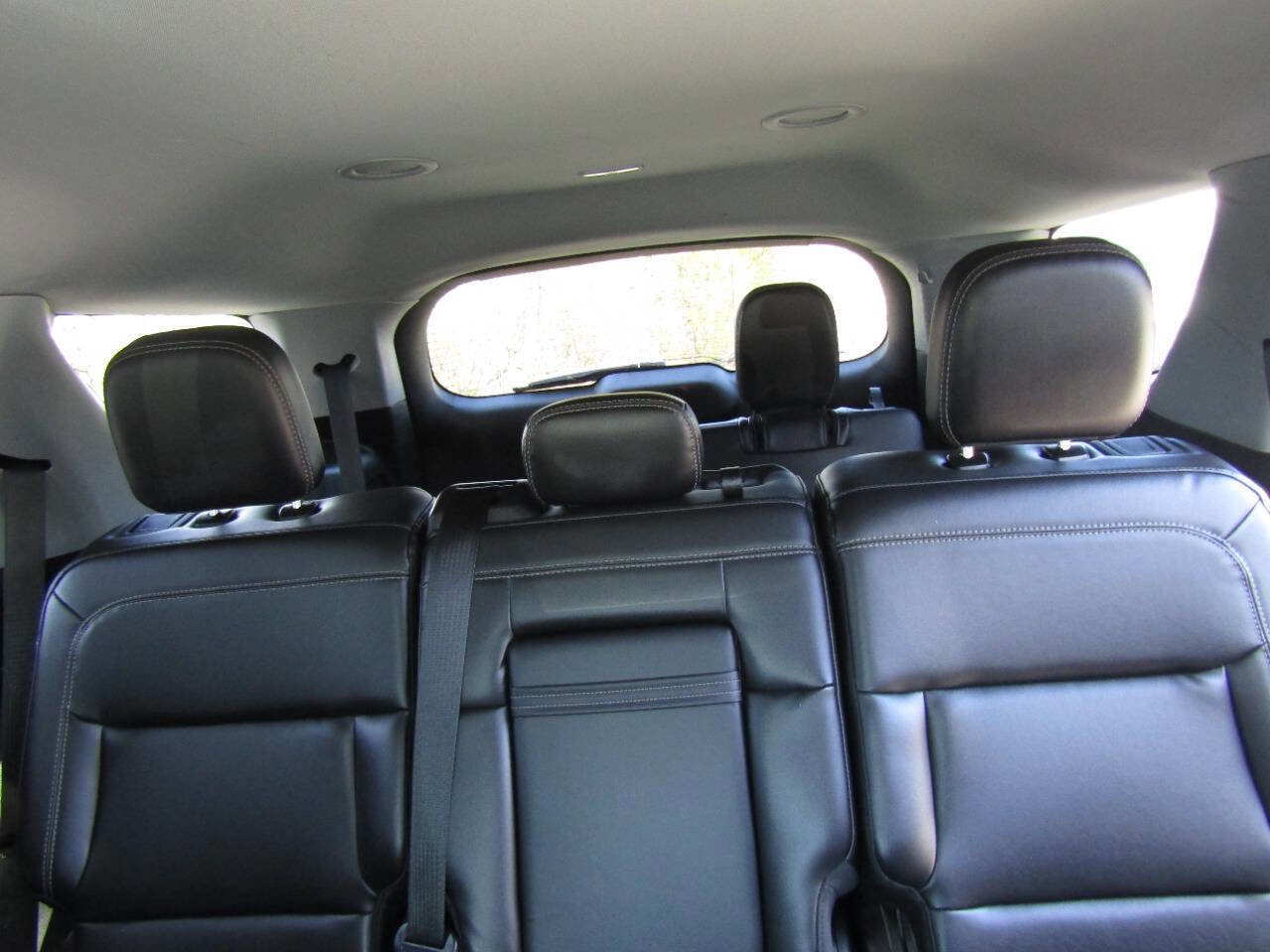 Used 2022 Ford Explorer XLT AWD/4WD image 13