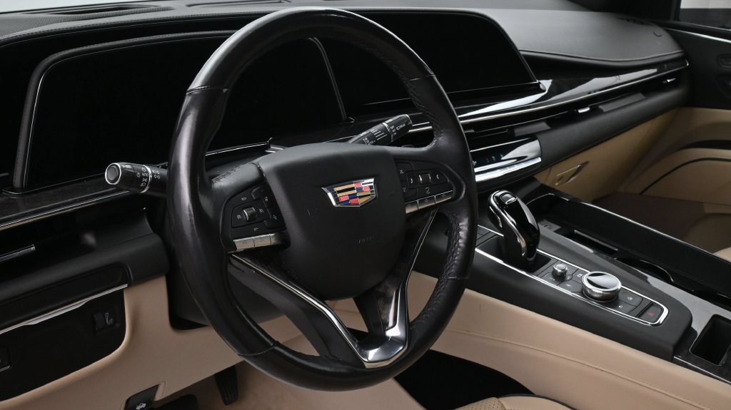 Used 2023 Cadillac Escalade Premium Luxury RWD image 9