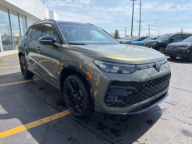 New 2026 Volkswagen Tiguan SE R-Line AWD/4WD image 9