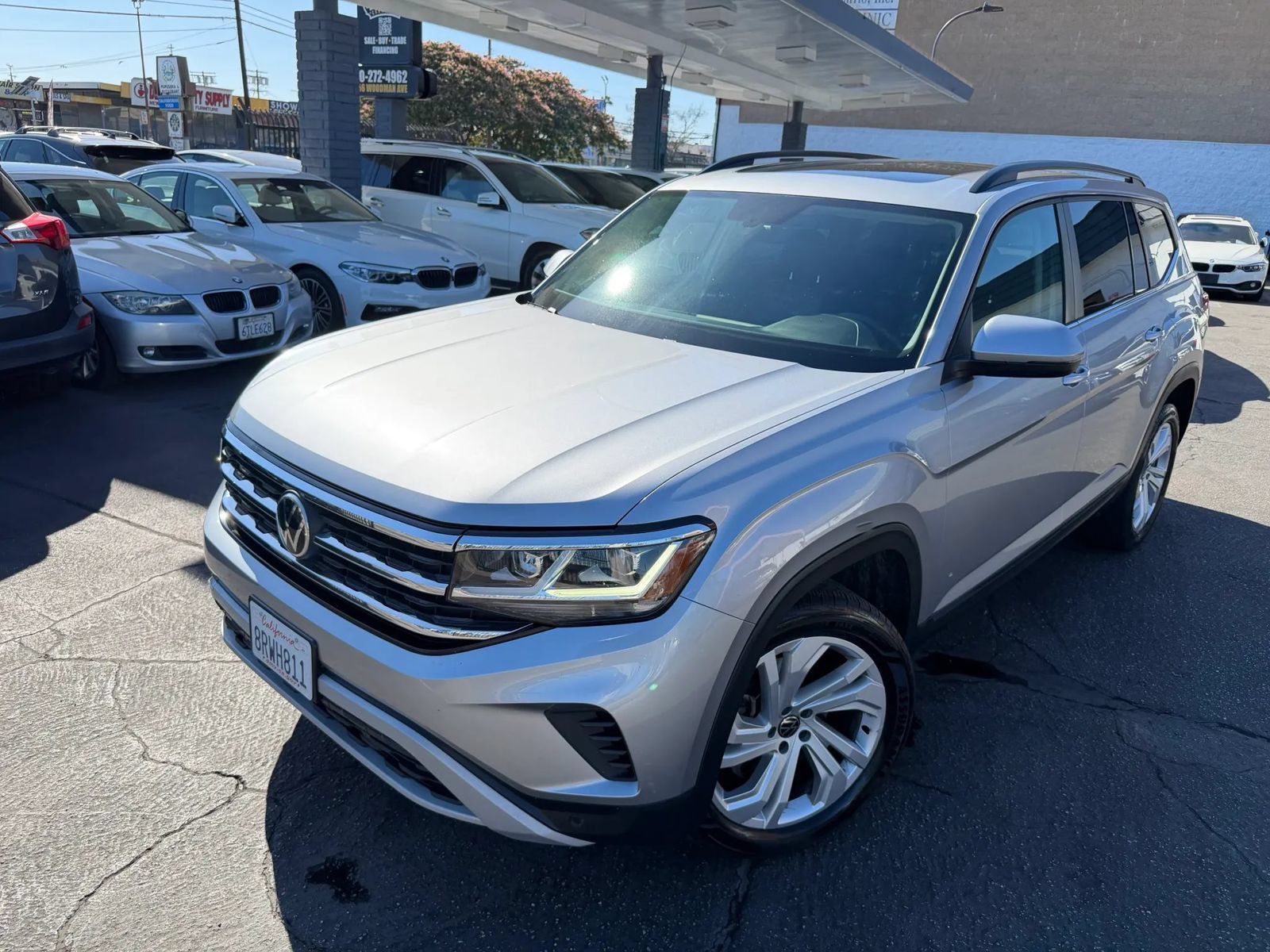 Used 2021 Volkswagen Atlas SE w/ Panoramic Sunroof Package FWD image 2