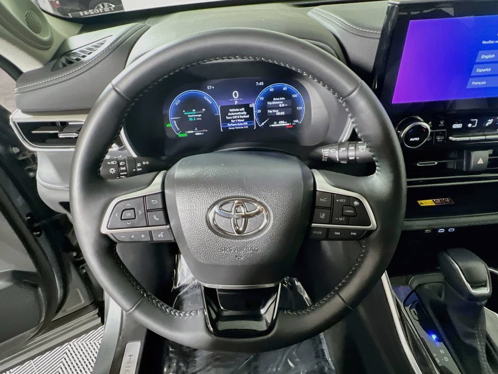 Certified 2026 Toyota Highlander Limited AWD/4WD image 10