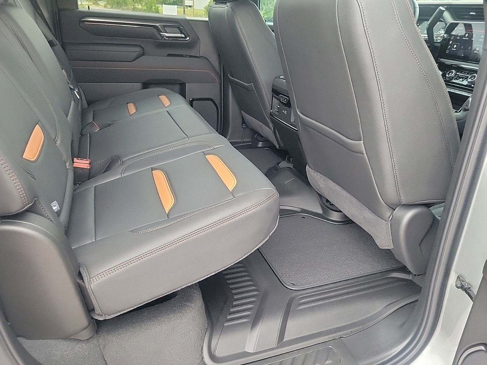 Used 2025 GMC Sierra 2500 AT4 w/ Technology Package AWD/4WD image 15