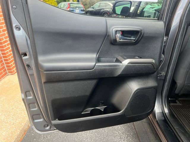 Used 2022 Toyota Tacoma TRD Sport AWD/4WD image 18
