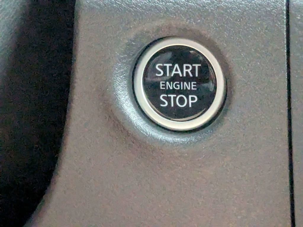 Used 2025 Nissan Frontier PRO-4X w/ Interior Protection Package image 34