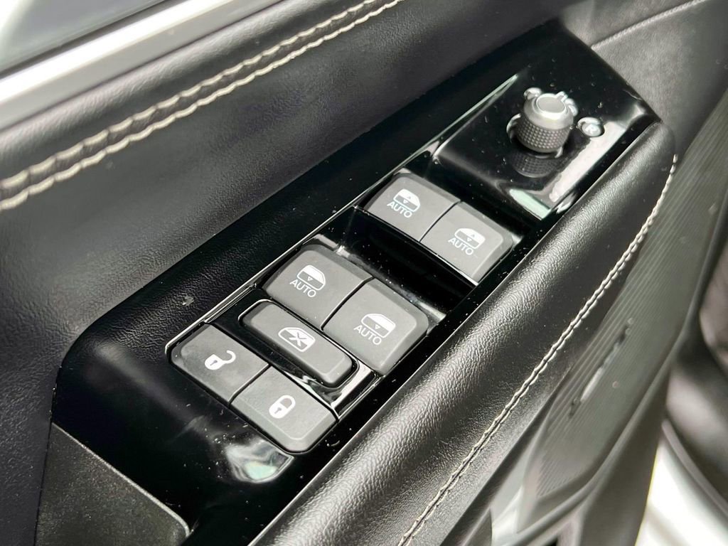 Used 2023 Jeep Wagoneer 4WD image 18