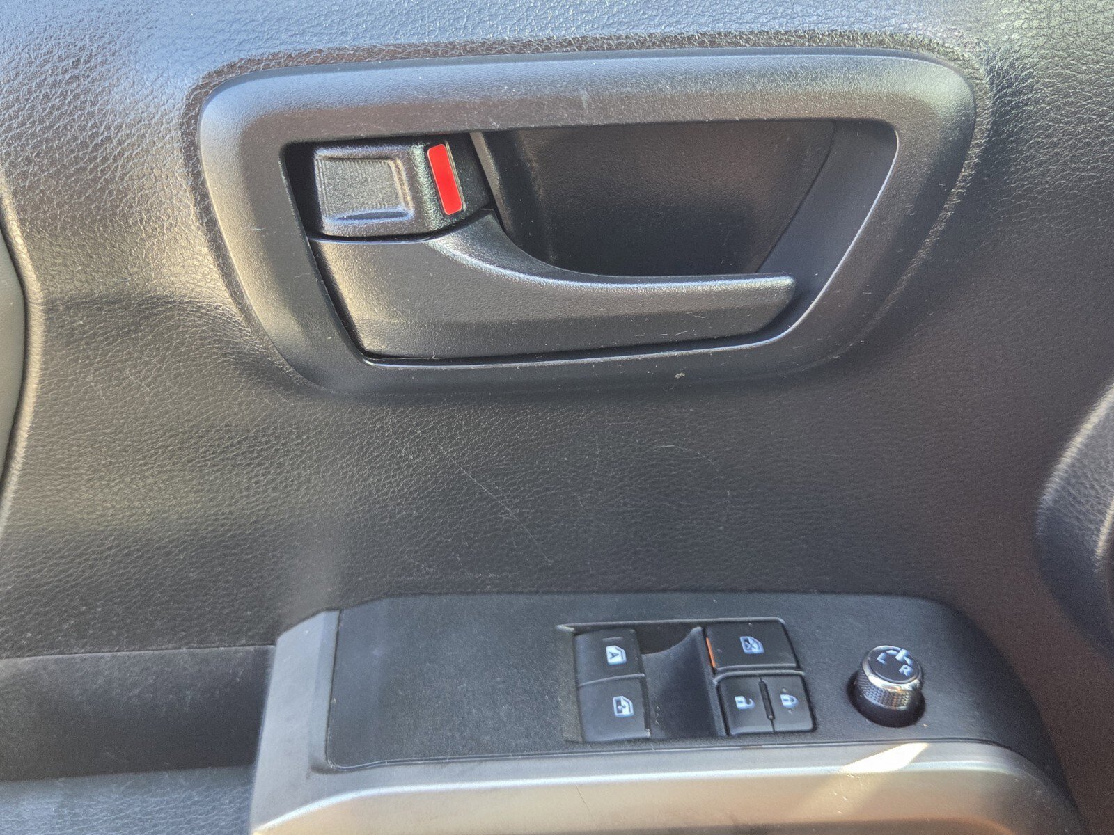 Certified 2016 Toyota Tacoma SR5 w/ Towing Package image 12