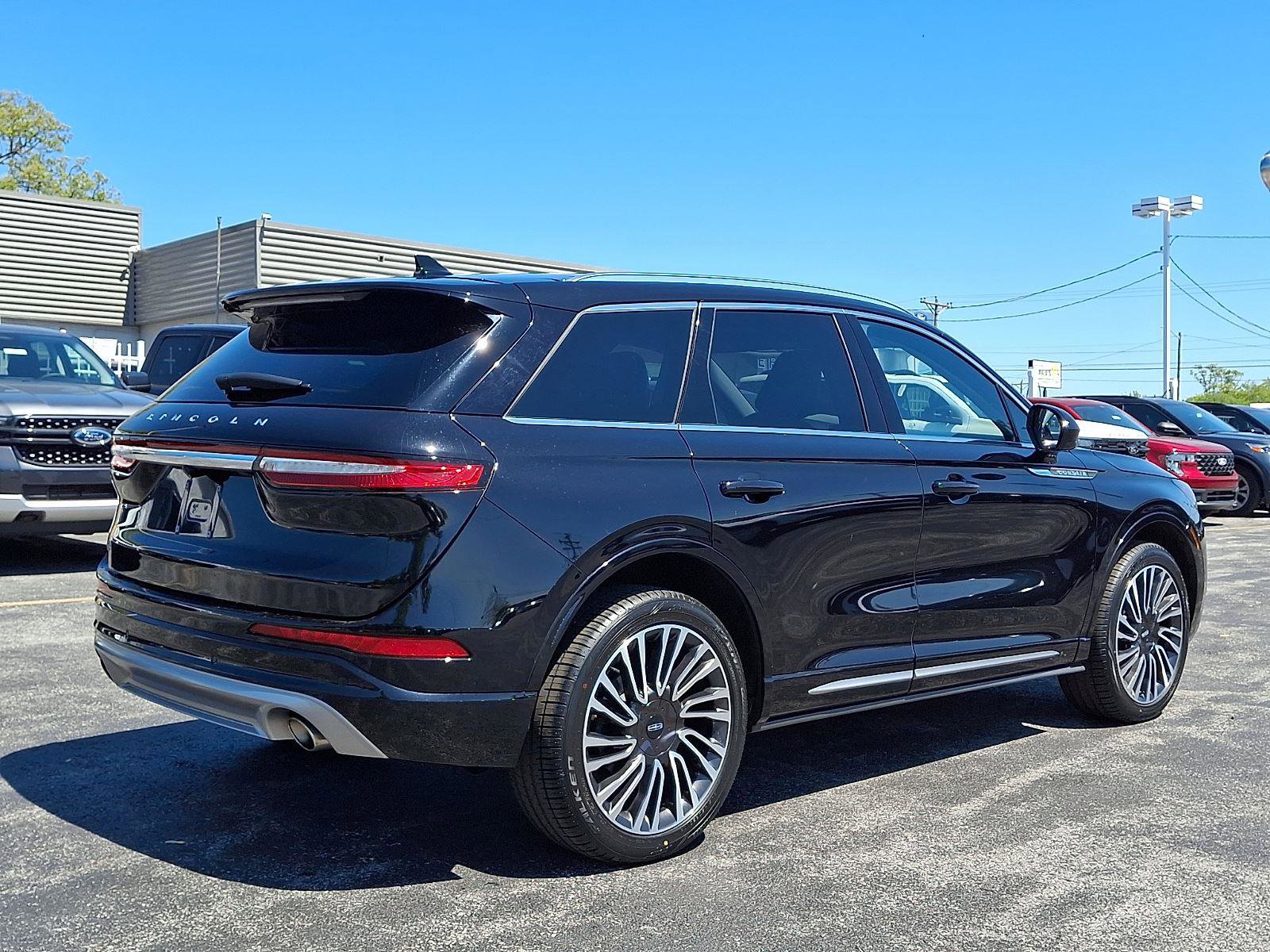 Used 2022 Lincoln Corsair AWD w/ Premium Package image 6