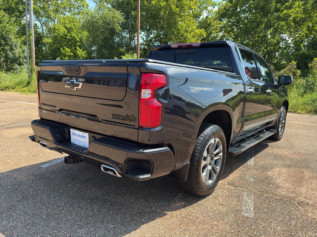 Used 2023 Chevrolet Silverado 1500 High Country w/ Technology Package AWD/4WD image 4
